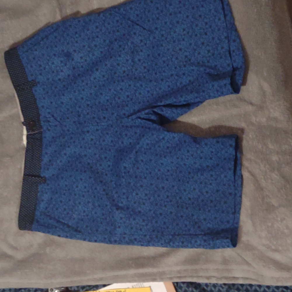 Hudson and Barrow 32w blue with black floral pattern very cool shorts